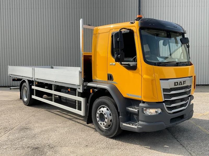 BPI Auctions - New & Pre-Registered DAF Trucks at Auction to include: Curtain Sider, Drop Side, Tipper, Box & Skip Lorries - Auction Image 5