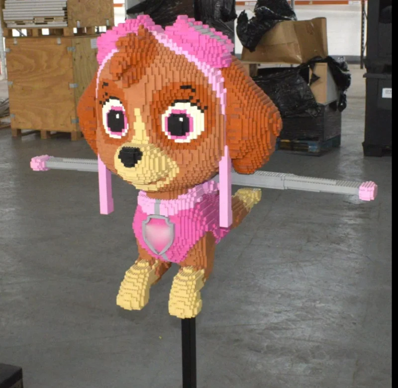 In2Corporate Ltd - Large Scale Plastic Building Brick Sculptures of Cartoon Style Puppies Auction - Auction Image 6