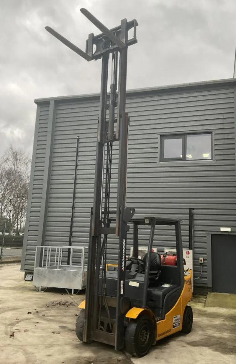 BPI Auctions - Electric, Gas & Diesel Forklift Trucks & Diesel Irion Side Loader at Auction - Auction Image 2