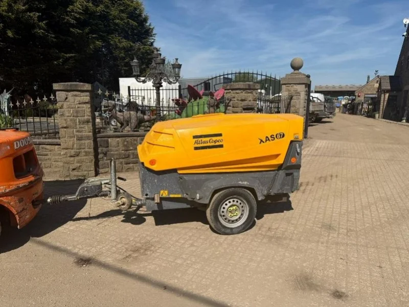Universal Auctions Group Ltd - Excavators, Tractors, Forklifts, Agri, Telehandlers & More at Auction - Auction Image 5