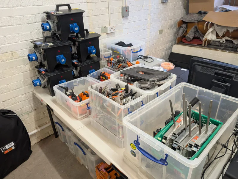 W & H Peacock - Photography and Film Studio Equipment - Auction Image 9