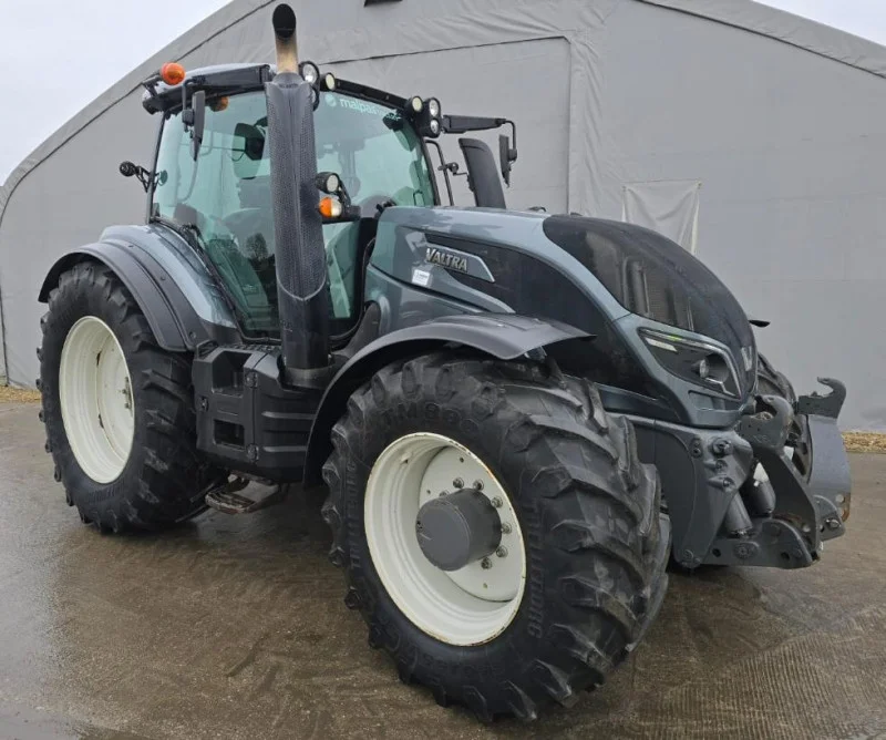 BPI Auctions - 2018 Valtra Tractors T174Ve Versu 57Kph at Auction - Auction Image 1