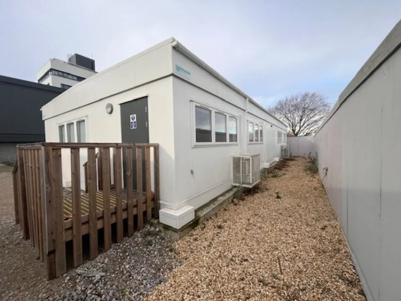 Gilbert Baitson - Five Section Modular Building 19m x 8m Auction - Auction Image 3