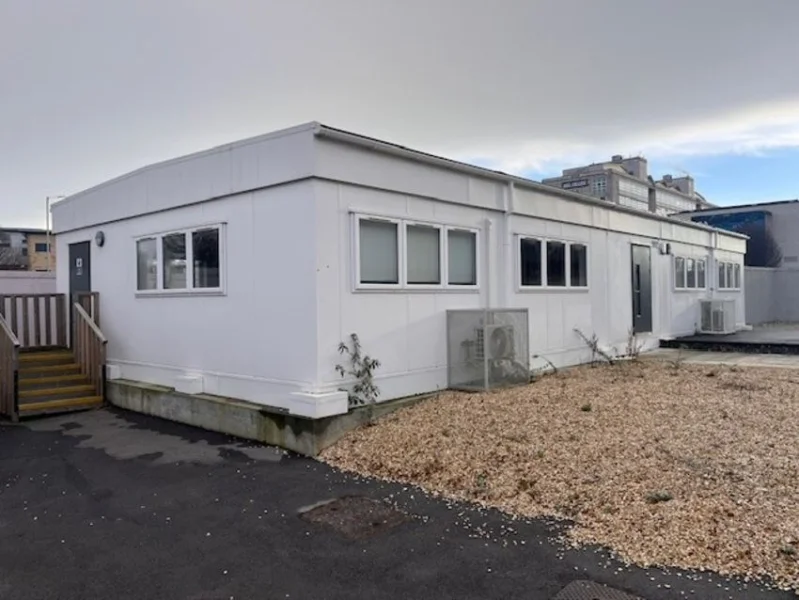 Gilbert Baitson - Five Section Modular Building 19m x 8m Auction - Auction Image 4