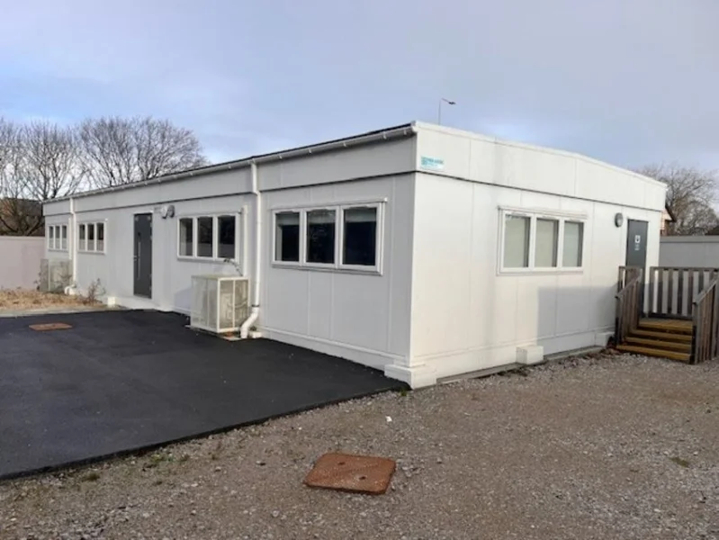 Gilbert Baitson - Five Section Modular Building 19m x 8m Auction - Auction Image 1