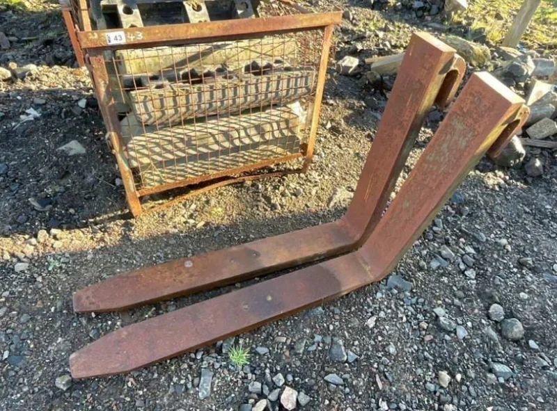 Mid Ulster Auctions Ltd - Construction Equipment Auction including Forklift Tipping Skips, Scott Truss JIB, Extending Remote Basket etc - Auction Image 3