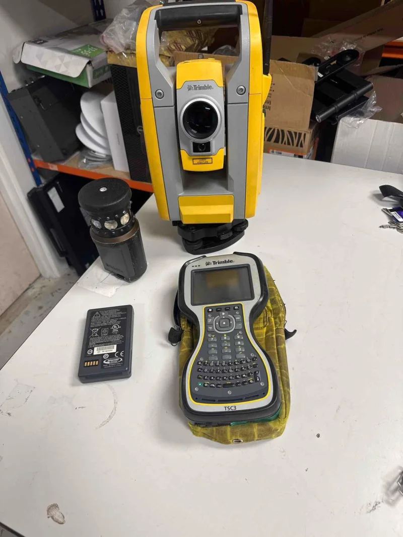 Lambert Smith Hampton - Southampton - Assets of A Landscaping and Surveying Company including Commercial Vehicles at Auction - Auction Image 6