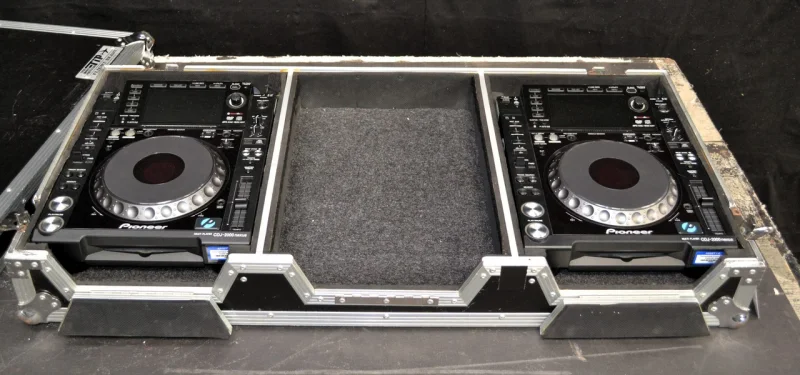 Landwood Group - Audio Visual Equipment, Sporting & Entertainment Memorabilia, IT Equipment Auction - Auction Image 3