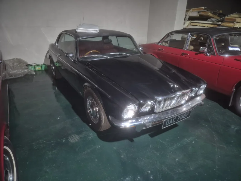 Sanderson Weatherall LLP - Leeds - 9 Classic & Vintage Cars and Commercial Vehicles Cherished Number Plates 1972 Rolls Royce Corniche Coupe Previously Owned by James May - Auction Image 7