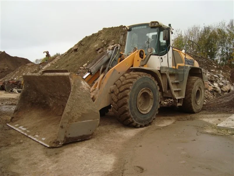 Lambert Smith Hampton - Liebherr Wheeled Loading Shovels, Excavator and Volvo 8x4 Tippers at Auction - Auction Image 1