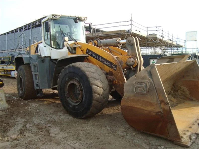 Lambert Smith Hampton - Liebherr Wheeled Loading Shovels, Excavator and Volvo 8x4 Tippers at Auction - Auction Image 4