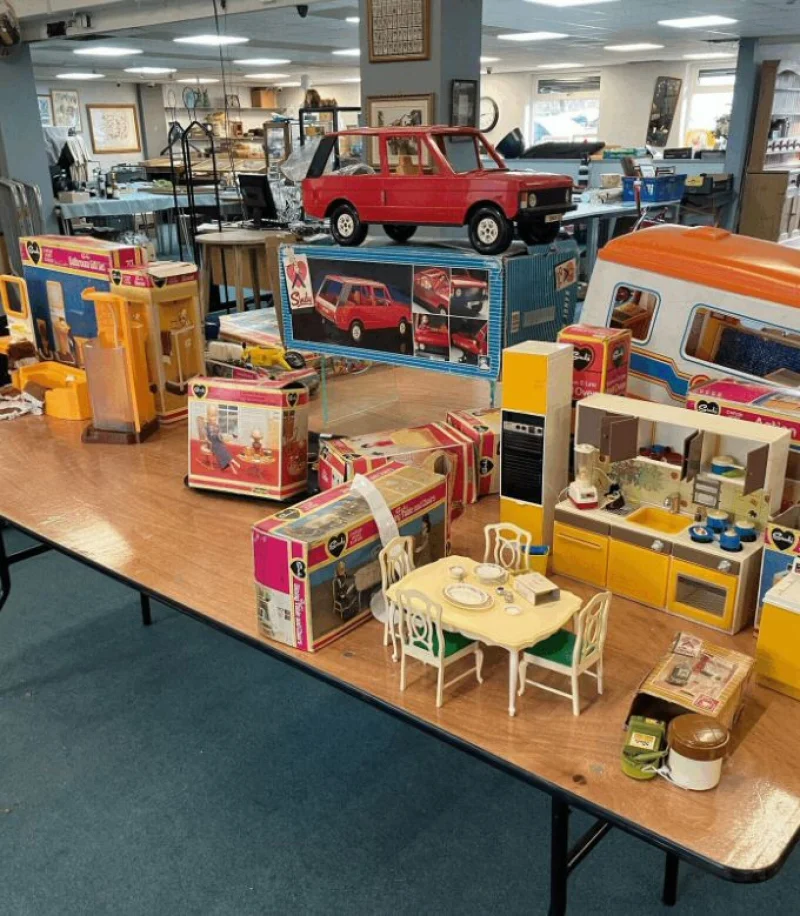 Gilbert Baitson - Collectable Toys and Superior Leica Camera Equipment Auction - Auction Image 3