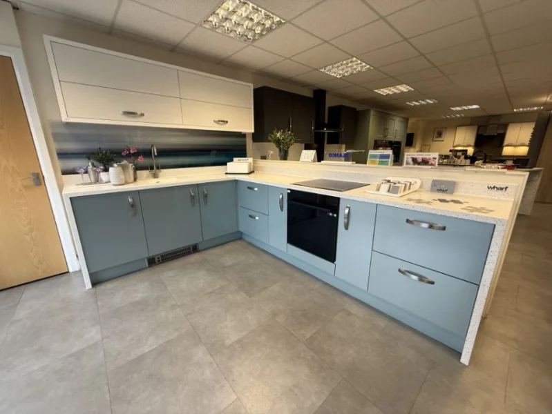 Gilbert Baitson - Display units, worktops and appliances Auction including Neff, Hotpoint, Samsung and more. - Auction Image 1