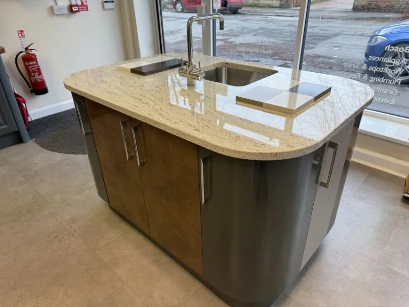 Gilbert Baitson - Display units, worktops and appliances Auction including Neff, Hotpoint, Samsung and more. - Auction Image 2