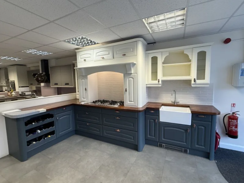 Gilbert Baitson - Display units, worktops and appliances Auction including Neff, Hotpoint, Samsung and more. - Auction Image 4