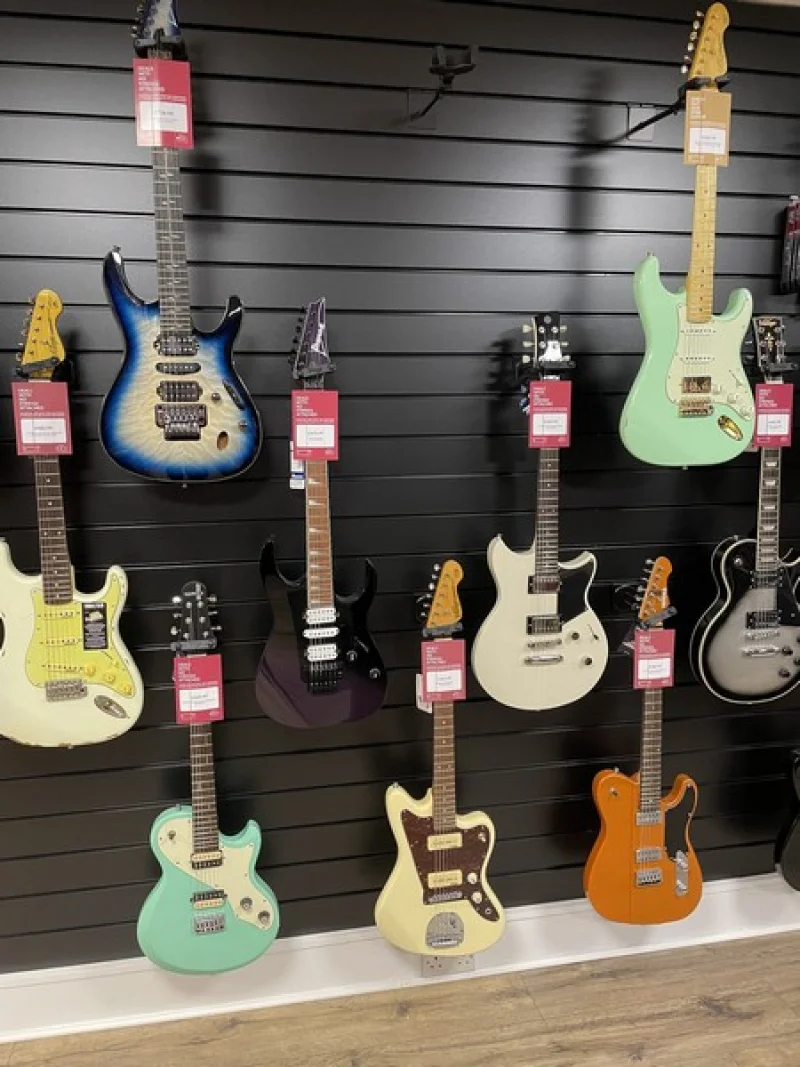 Middleton Barton Valuation - Large Inventory of Ex-Retail & As New Musical Instruments & Accessories Auction - Auction Image 3