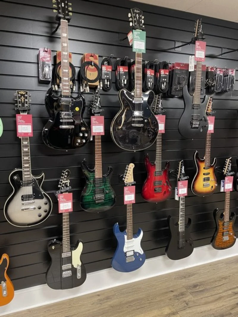 Middleton Barton Valuation - Large Inventory of Ex-Retail & As New Musical Instruments & Accessories Auction - Auction Image 5