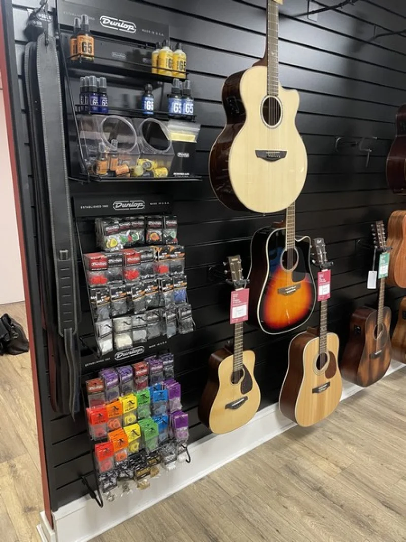 Middleton Barton Valuation - Large Inventory of Ex-Retail & As New Musical Instruments & Accessories Auction - Auction Image 7