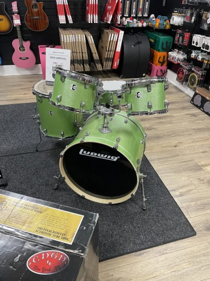 Middleton Barton Valuation - Large Inventory of Ex-Retail & As New Musical Instruments & Accessories Auction - Auction Image 2