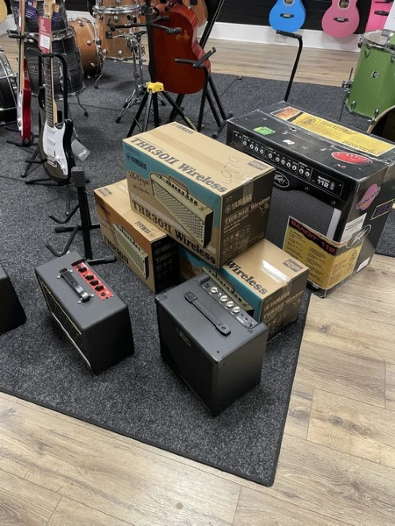 Middleton Barton Valuation - Large Inventory of Ex-Retail & As New Musical Instruments & Accessories Auction - Auction Image 4