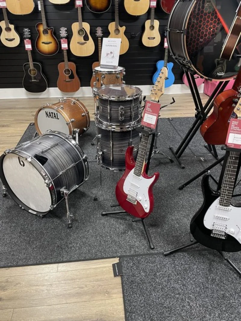 Middleton Barton Valuation - Large Inventory of Ex-Retail & As New Musical Instruments & Accessories Auction - Auction Image 10