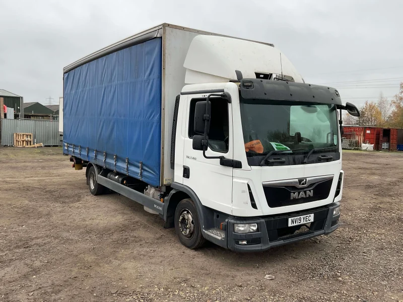 BPI Auctions - End of Lease Mercedes, MAN, Iveco & DAF Commercial Vehicles Auction to include: Box Lorries & Curtain Siders - Auction Image 4