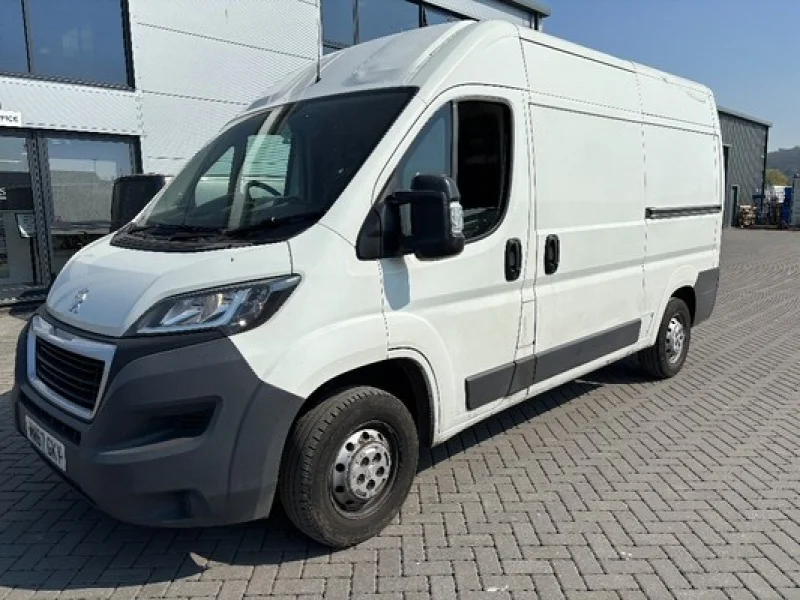 AMS - Light Commercials & Cars Auction - Auction Image 3