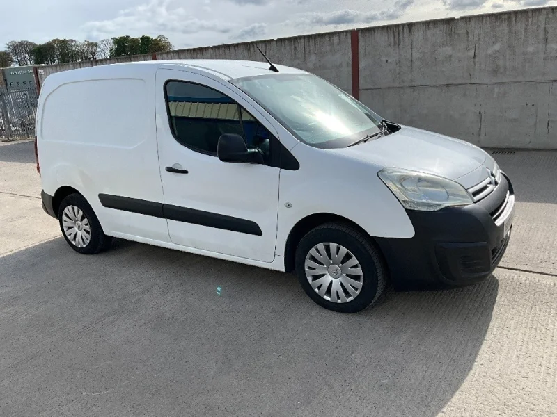 Mid Ulster Auctions Ltd - Vans, Cars and HGV's at Auction - Auction Image 2