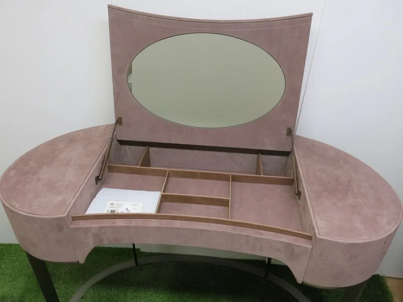 G J Wisdom & Co - Contents of Jewellers, Collection of Luxury Furniture, Artwork & Sports Memorabilia at Auction - Auction Image 12