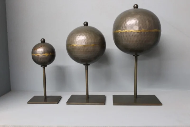 G J Wisdom & Co - Contents of Jewellers, Collection of Luxury Furniture, Artwork & Sports Memorabilia at Auction - Auction Image 15