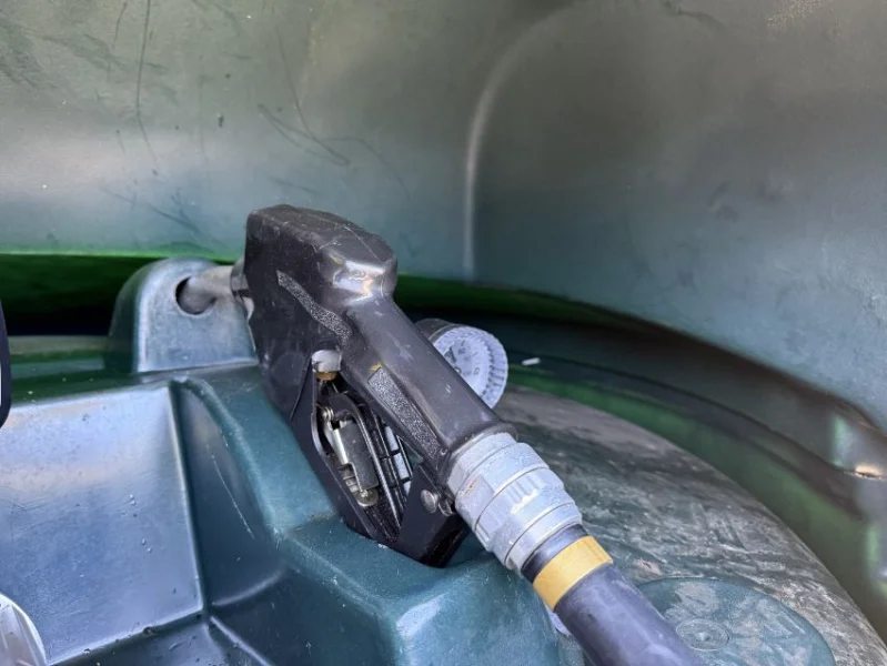 Gavel Auctioneers Ltd - Deso V2350DD 2350L Bunded Diesel Dispensing Tank Containing Approx 970L White Diesel at Auction - Auction Image 3