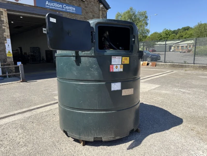 Gavel Auctioneers Ltd - Deso V2350DD 2350L Bunded Diesel Dispensing Tank Containing Approx 970L White Diesel at Auction - Auction Image 4