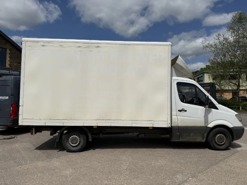 Gavel Auctioneers Ltd - 2008 Mercedes-Benz Sprinter Box Van Auction - Auction Image 2