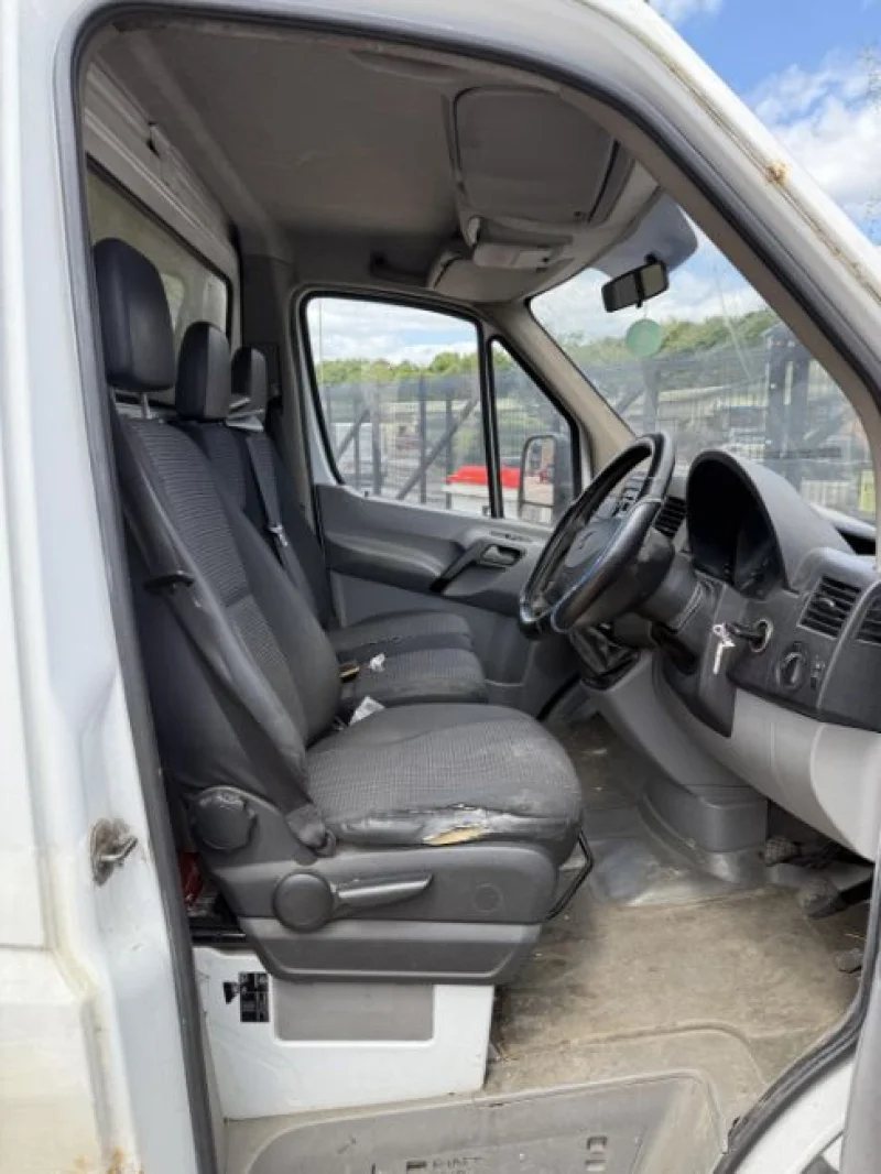 Gavel Auctioneers Ltd - 2008 Mercedes-Benz Sprinter Box Van Auction - Auction Image 5