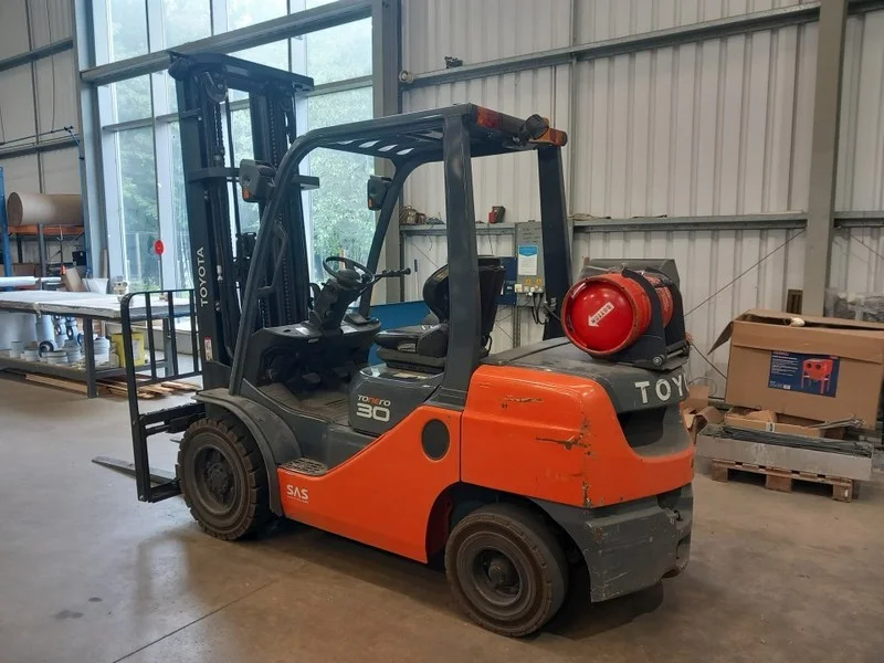 Eddisons - Range of Good Quality Sheet Metal & Glazing Fabrication Machinery at Auction - Auction Image 4
