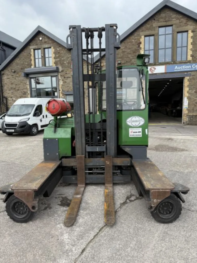 Gavel Auctioneers Ltd - Combilift 4000 4-Ton Side Loader LPG Forklift - Auction Image 4