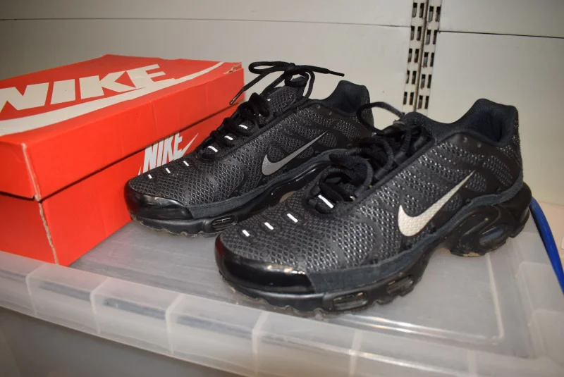 Gilbert Baitson - Sports and Leisure Clothing Auction - Auction Image 2