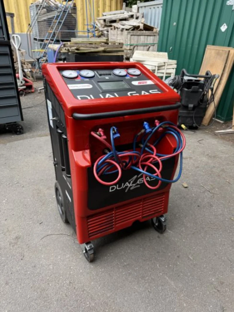 Kumar & Company - Snap on Roll Cab & Top Box Set, Snap on Zeus Plus Diagnostic System with Tablet & Touchscreen, Double Gas Air Con & Large Range of Garage Tools Auction - Auction Image 3