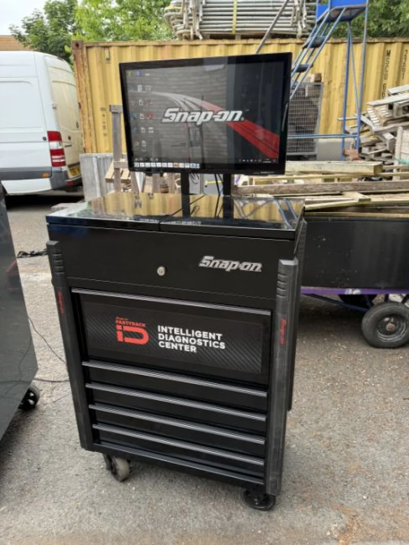 Kumar & Company - Snap on Roll Cab & Top Box Set, Snap on Zeus Plus Diagnostic System with Tablet & Touchscreen, Double Gas Air Con & Large Range of Garage Tools Auction - Auction Image 5