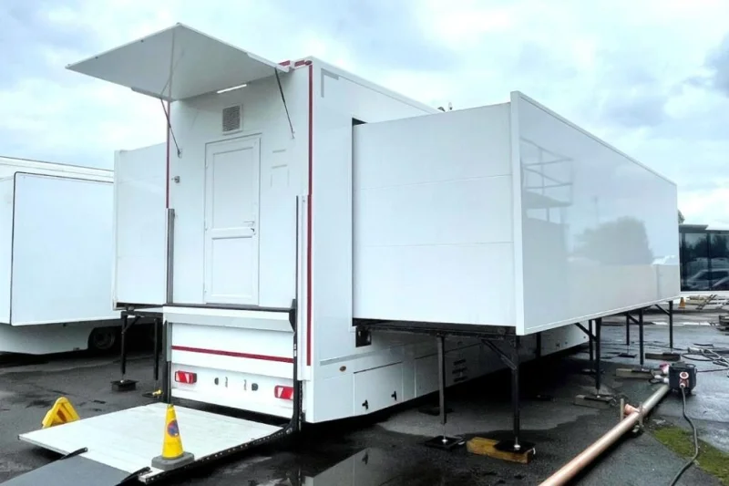 Hilco Valuation Services - Large Modern Fleet of Healthcare and Exhibition Trailers at Auction - Auction Image 1