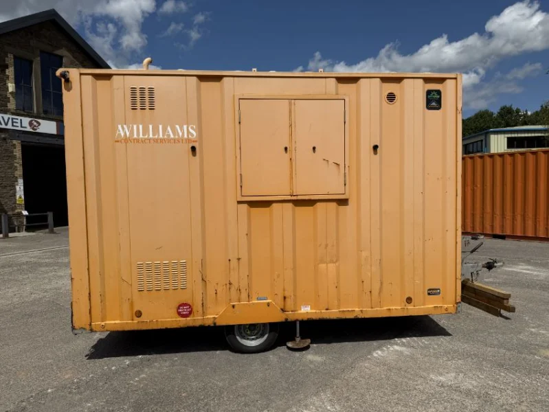 Gavel Auctioneers Ltd - Groundhog Twin Axle Welfare Units & Shipping Container at Auction - Auction Image 2