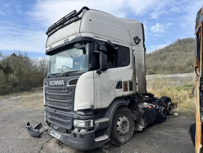 Gavel Auctioneers Ltd - Salvage Fire Damaged 2016 Scania R520 Tractor Unit at Auction - Auction Image 2