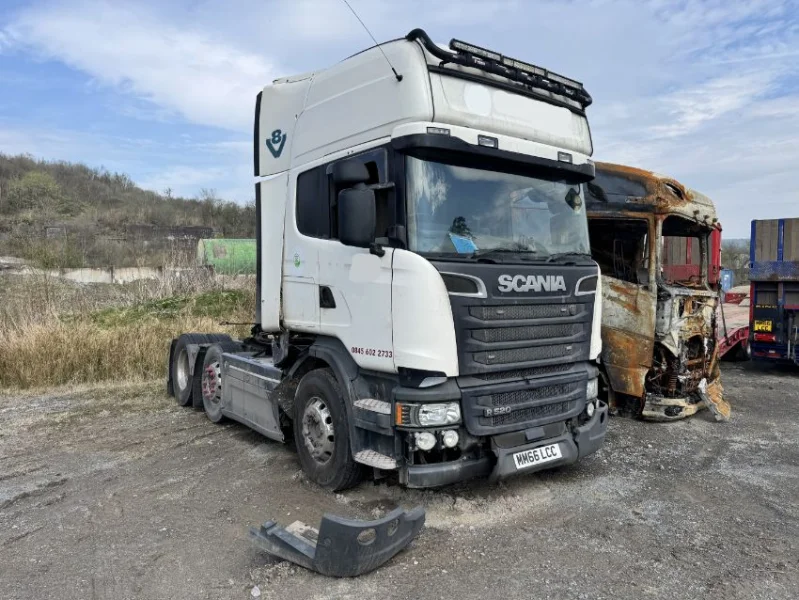 Gavel Auctioneers Ltd - Salvage Fire Damaged 2016 Scania R520 Tractor Unit at Auction - Auction Image 3