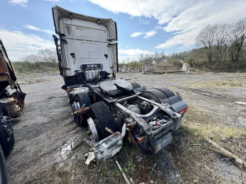Gavel Auctioneers Ltd - Salvage Fire Damaged 2016 Scania R520 Tractor Unit at Auction - Auction Image 6