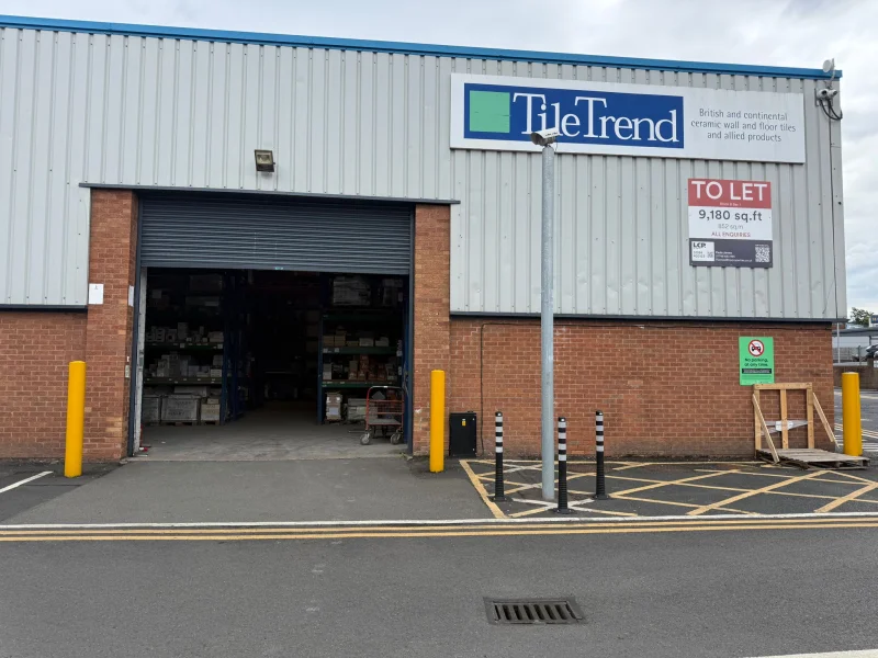 Kumar & Company - Huge Range of Wall & Floor Tiles, Fork Trucks, LWB Van, Grouts, Adhesives & More at Auction - Auction Image 2
