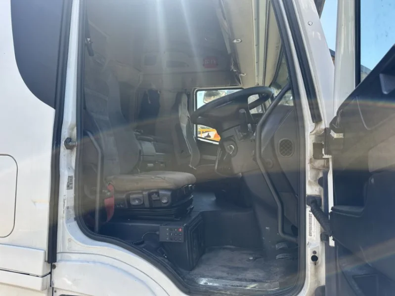 Gavel Auctioneers Ltd - Spares & Repairs - 2015 Iveco Stralis Hi-Way 6x2 Tractor Unit at Auction - Auction Image 4