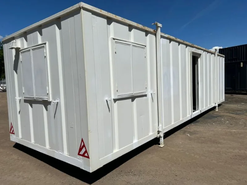 Gavel Auctioneers Ltd - 2 No. 32 x 10 Foot Jack Leg Containers at Auction - Auction Image 5