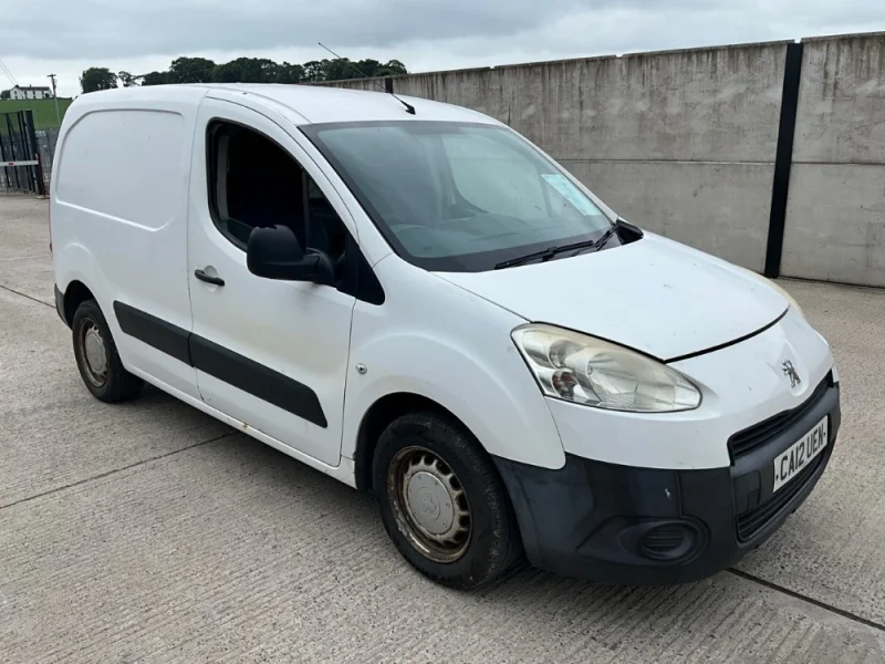 Mid Ulster Auctions Ltd - Online Auction: Vans, Cars, HGVs, Dropsides, Crew Cabs & Pickups - Auction Image 4
