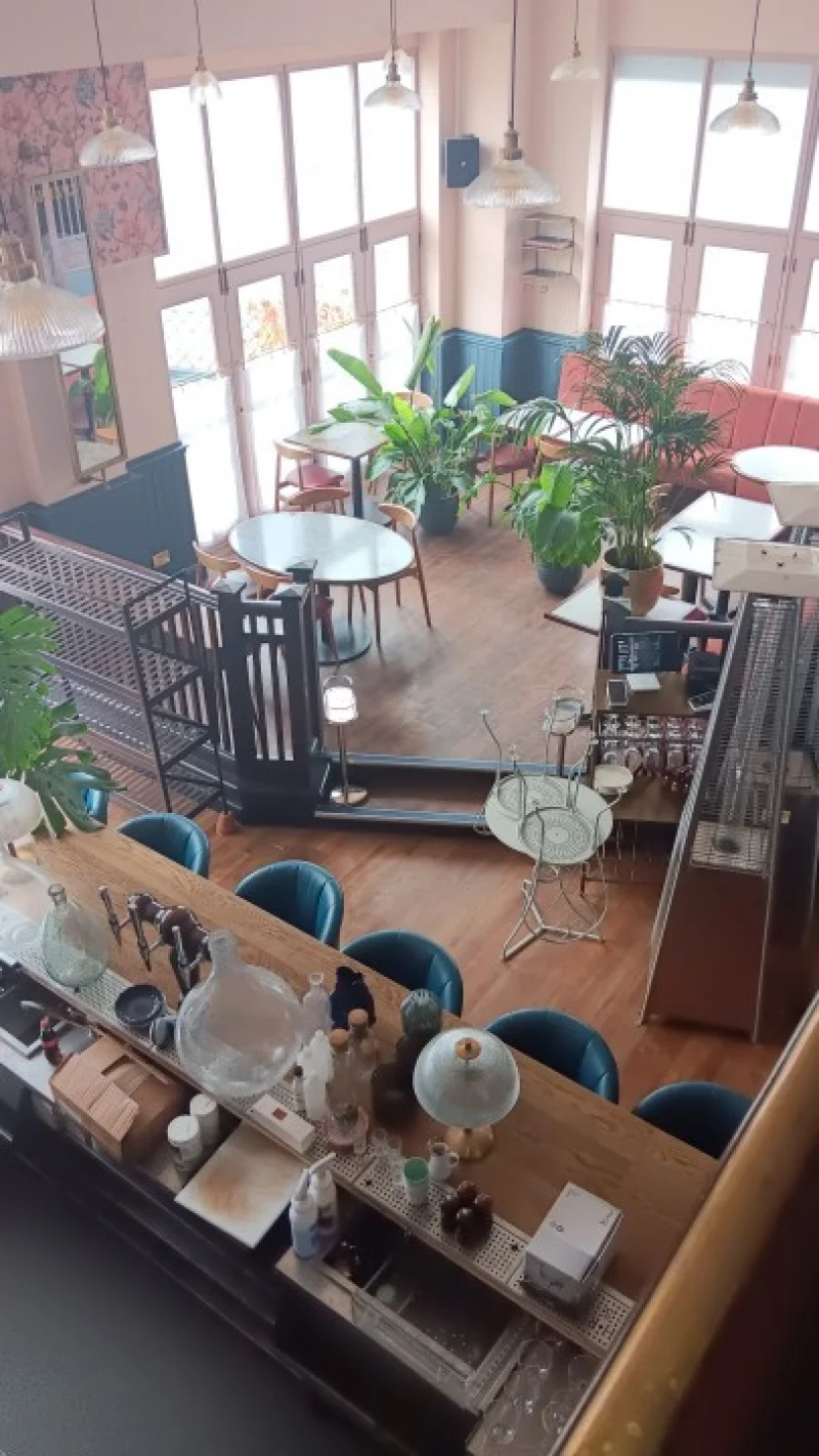 Eddisons - London - Assets of a Bistro to include God range of Commercial Catering and Bar Equipment and Designer Furniture & Furnishings at Auction - Auction Image 1