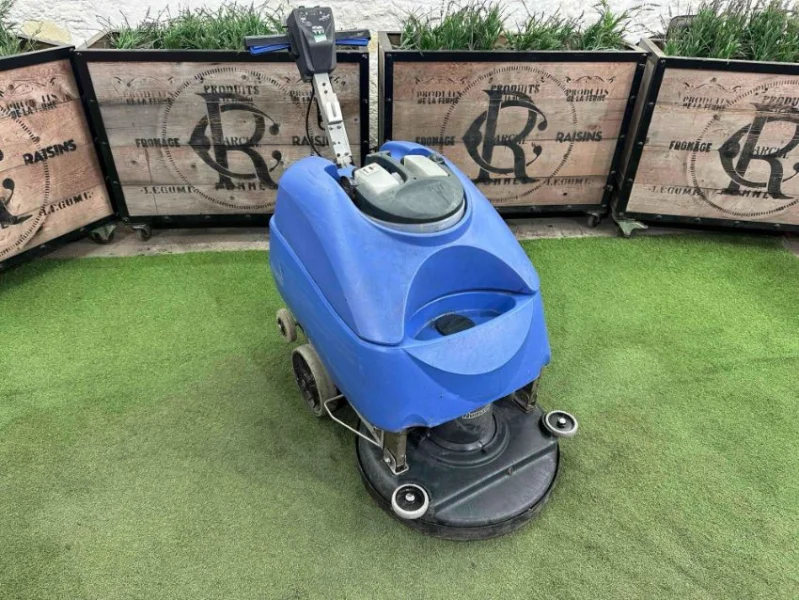 Gavel Auctioneers Ltd - Ex-Hire Fleet of Sweepers & Scrubber Dryers at Auction - Auction Image 2